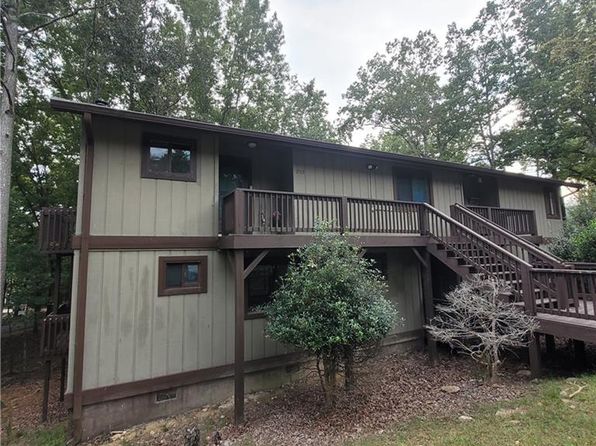 1202 Fairway Oaks