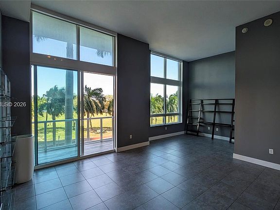 3rd image of 1900 N Bayshore Dr APT 505
