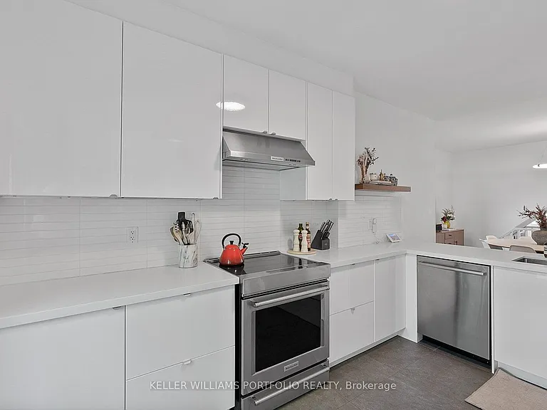 28 Tiverton Ave — Photo 19