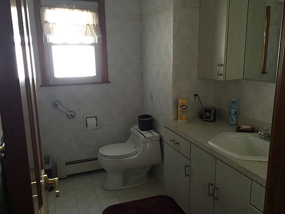3rd image of 251 Avoca Ave