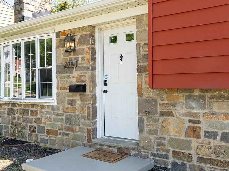 209 Garden Rd — Photo 5
