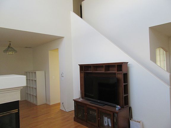 4th image of 440 E Thornhill Ln