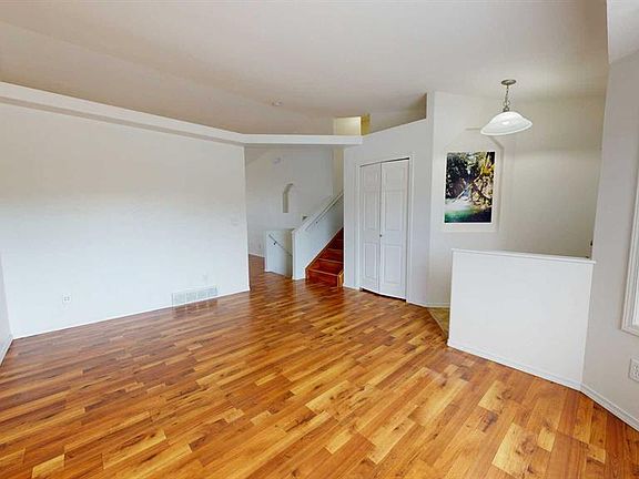 3rd image of 108 NE Pinnacle Blvd