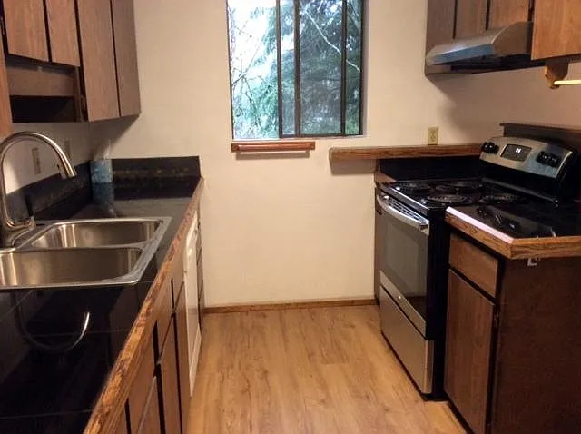 2 bed, 800 sqft, $2,100 — Photo 3