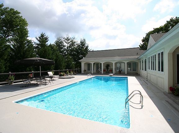 5th image of 912 Millercrest Dr