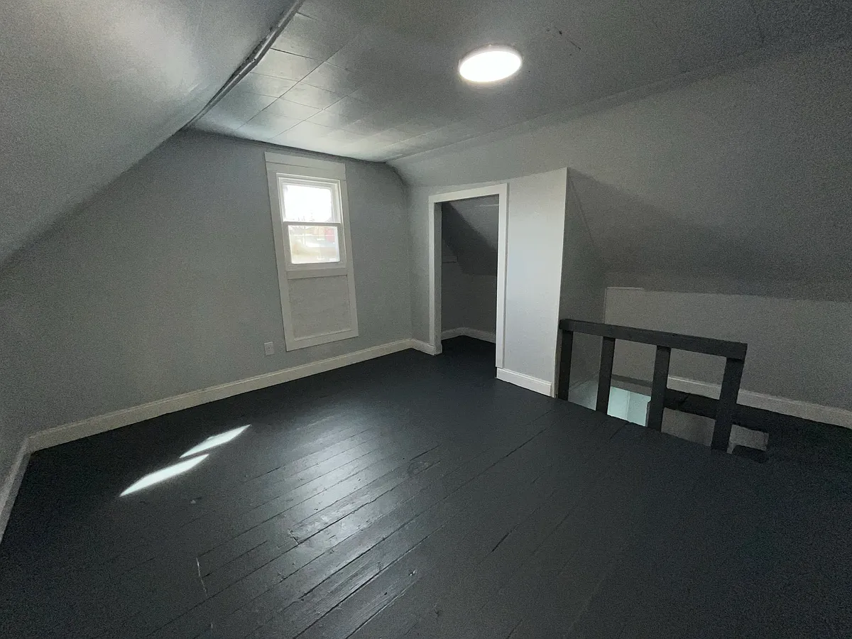 Building Photo - 428 S 15th St