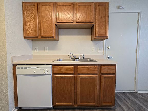 4th image of 3303 Driftwood Dr
