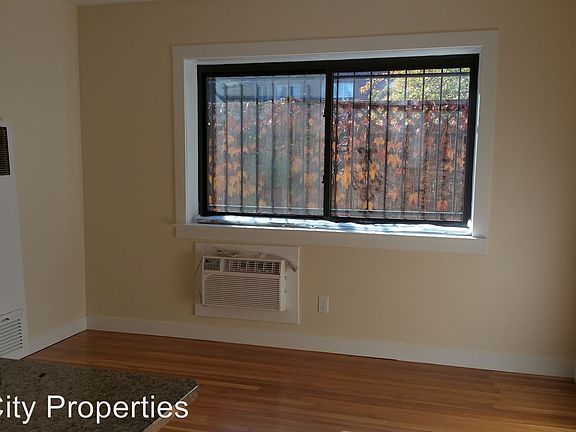 5th image of 1639 N Farwell Ave APT 109