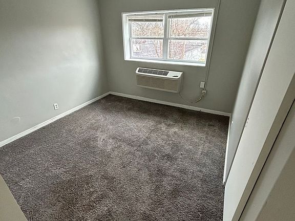 4th image of 309 W Locust St #3B