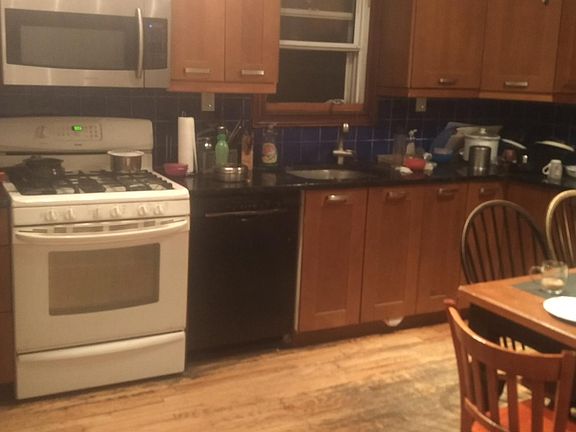 2nd image of 832 Pavonia Ave