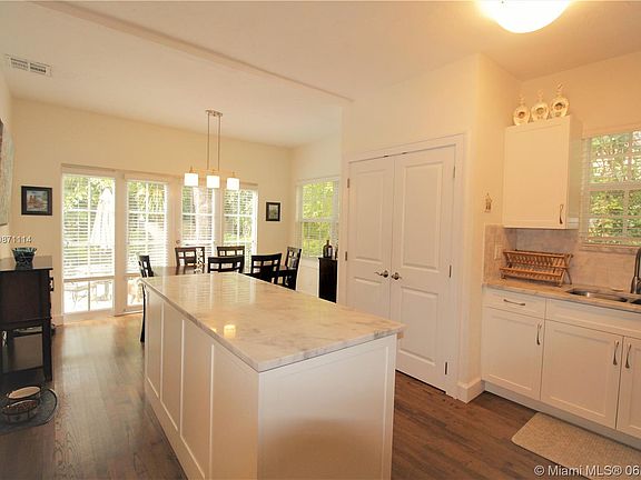 4th image of 1118 Milan Ave