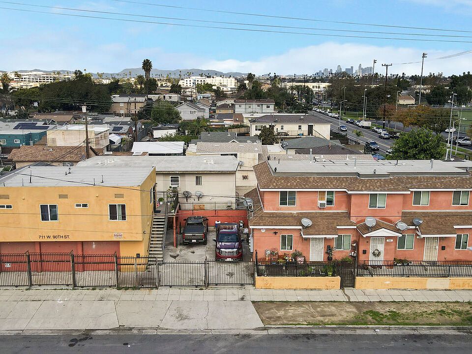 1st image of 711 W 90th St