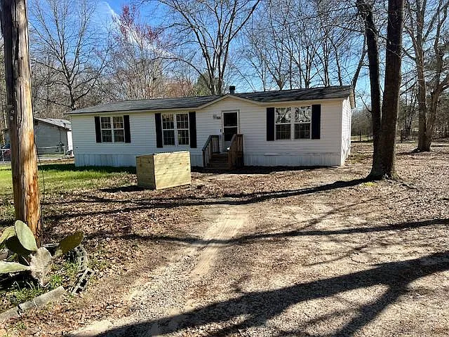 3 bed, 1456 sqft, $1,425 — Photo 1