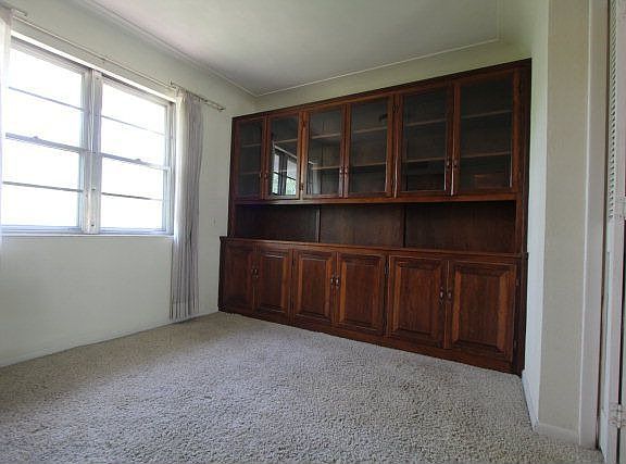 4th image of 837 Crestmere Ct