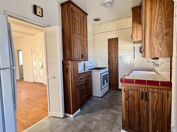 5th image of 7961 Blackburn Ave APT 6