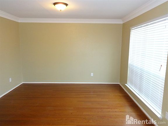 5th image of 4027 Randall Ln