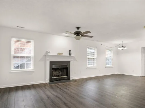 200 Quarter Trl APT A, Newport News, VA 23608