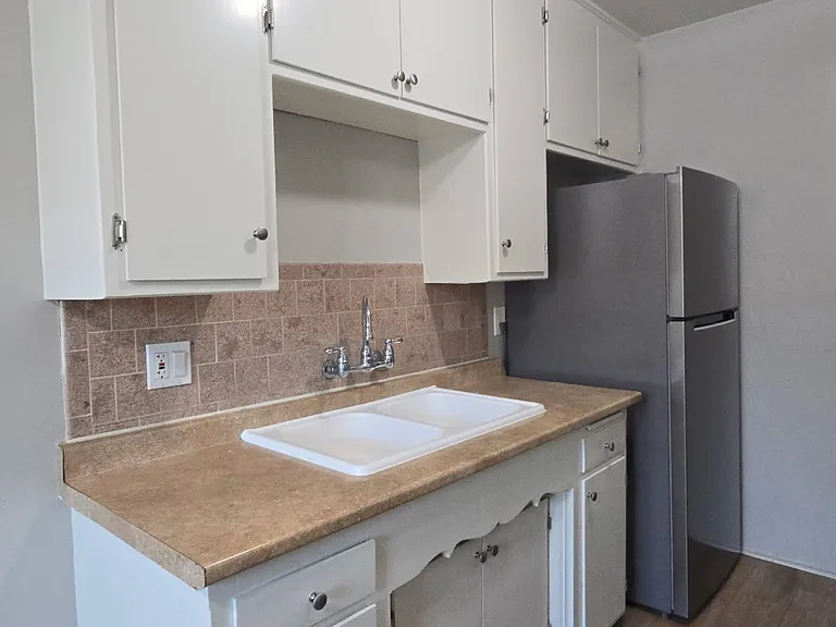 516 N Mar Vista Ave #6 — Photo 2