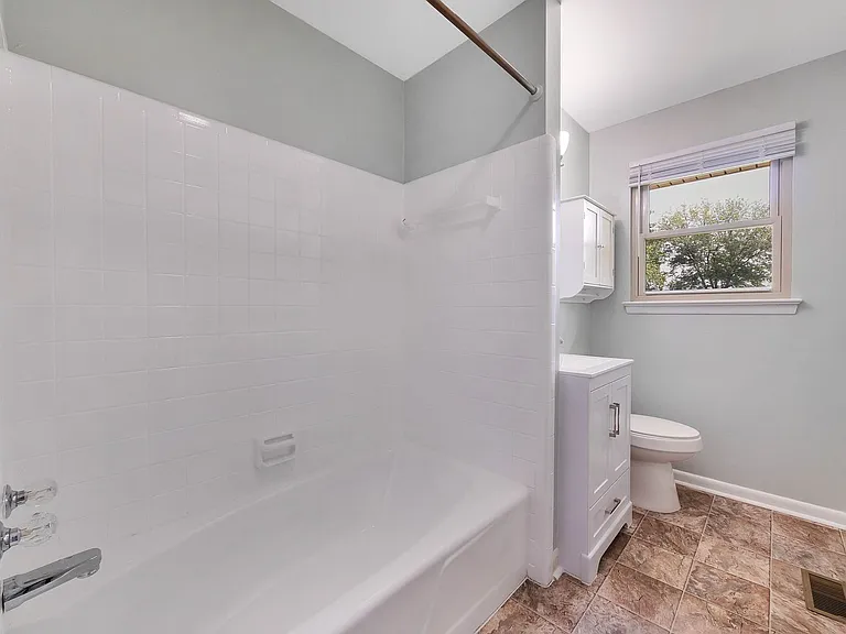 450 Bouton Dr — Photo 10