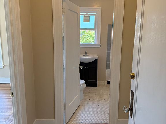 5th image of 445 Athol Ave APT 5