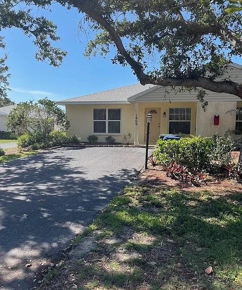 1861 Shoreland Dr — Photo 1