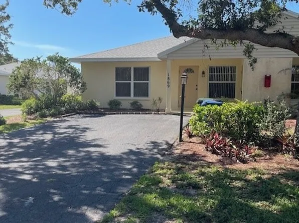 1861 Shoreland Dr, Osprey, FL 34229