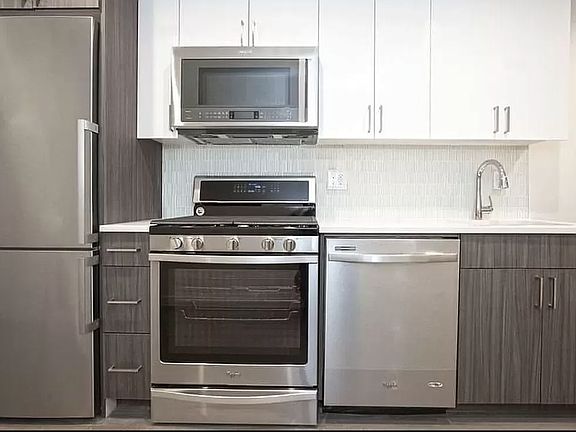 3rd image of 316 W 39th St APT 4E