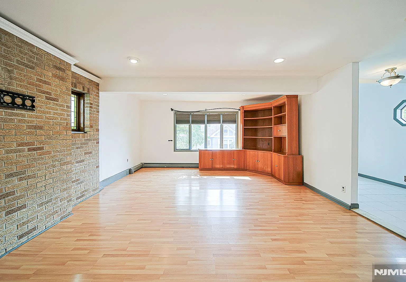 3 bed, 2297 sqft, $3,800 — Photo 2