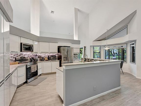 5th image of 10325 NW 6th St
