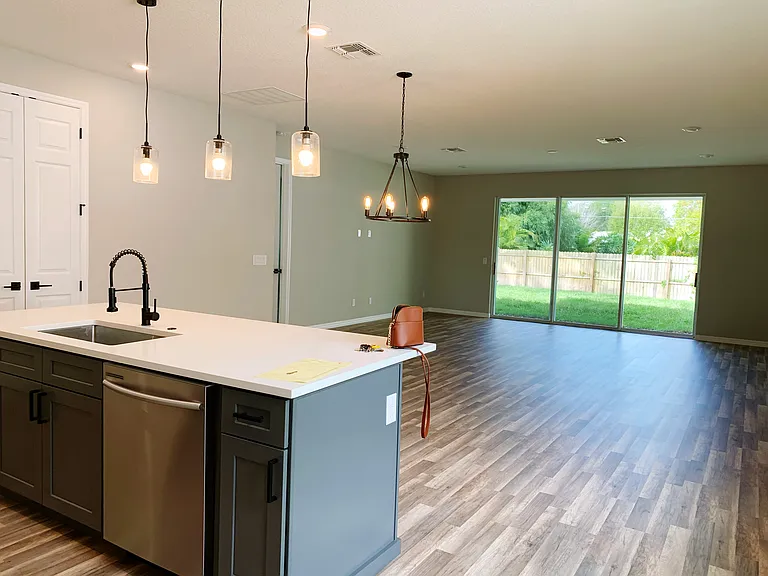 1034 Herman Ave — Photo 3