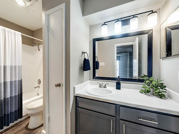 5th image of 1300 Patricia Dr #7-703