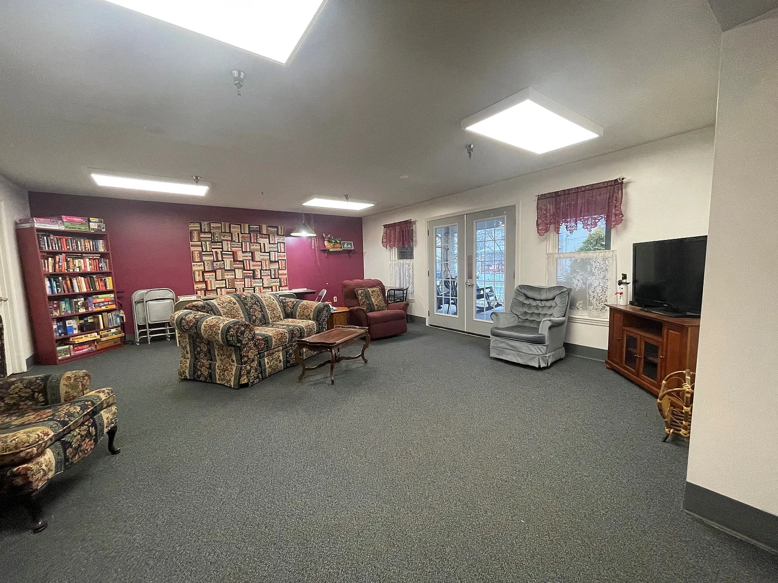 Somerset Manor Apartments — Photo 4