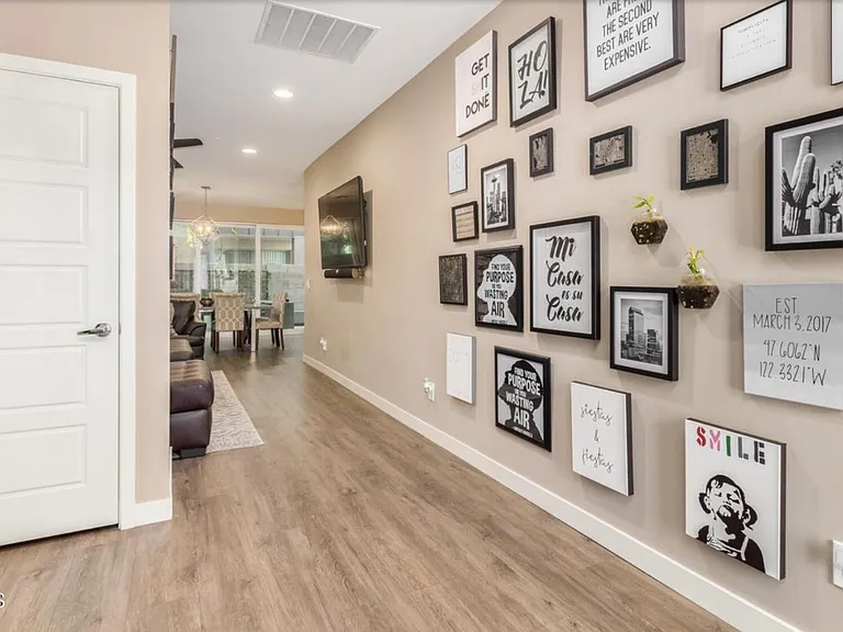 2315 E Pinchot Ave — Photo 16