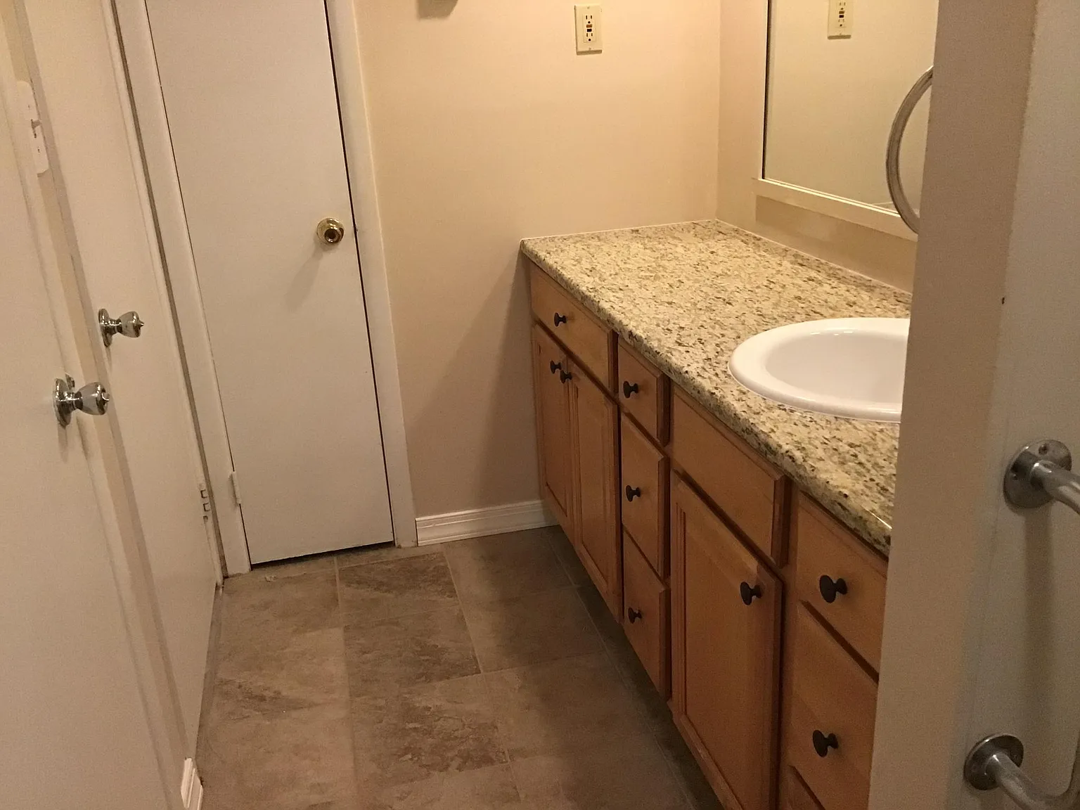 1 bed, 864 sqft, $1,825 — Photo 2