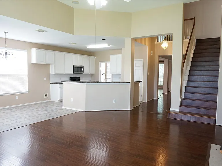 2114 Madewood Dr — Photo 4
