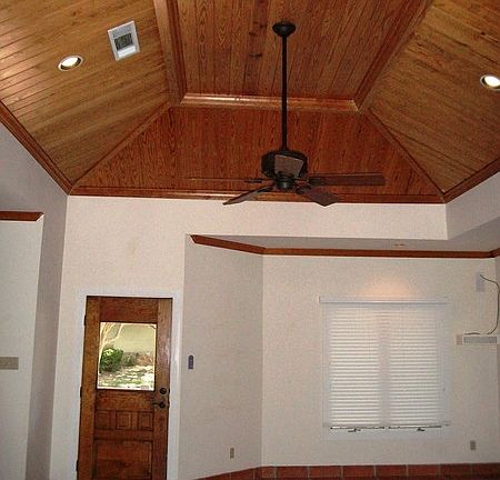4th image of Clubhouse Hill Dr