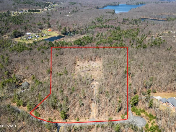 2 Beverly Dr, Lakeville, PA 18438