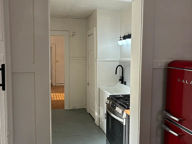 520 Crescent St NE #2 — Photo 3