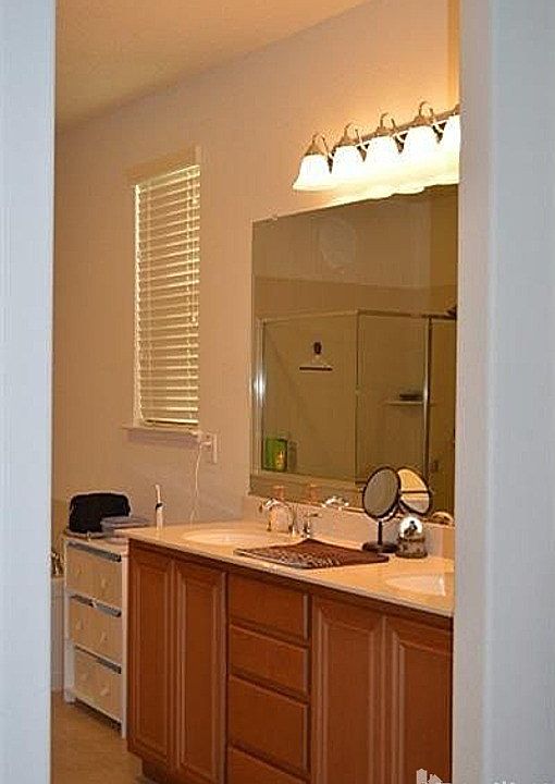 2nd image of 15924 Crescent Park Cir