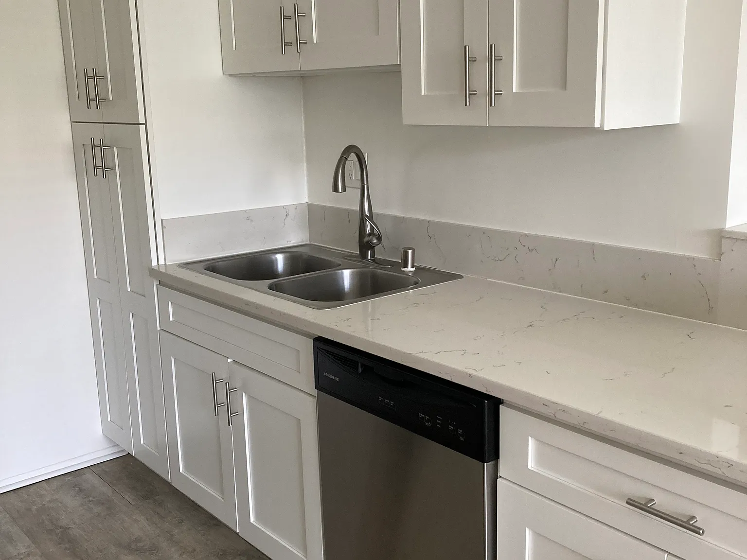 310 S Sherbourne Dr — Photo 4
