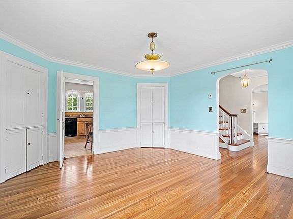 4th image of 188 Brighton St