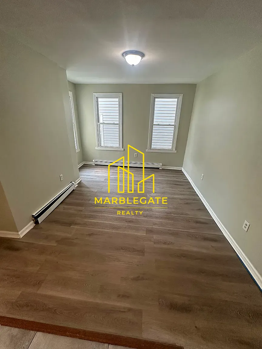 5 bed, $2,850 — Photo 2