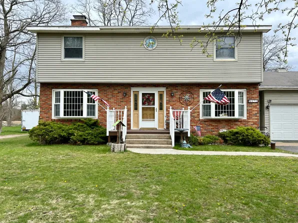 470 Mason St, Morrisonville, NY 12962