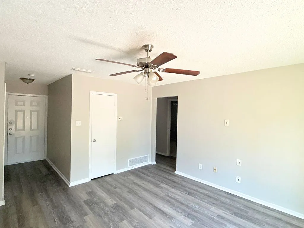 3244 Little River Drive Dallas, Texas 75241 — Photo 3