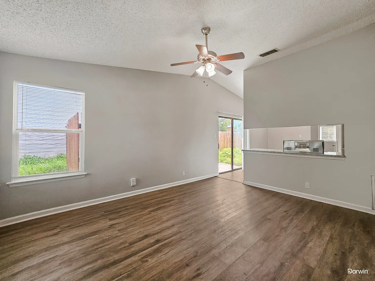 3 bed, 2.0 bath, 977 sqft, $1,285 — Photo 4