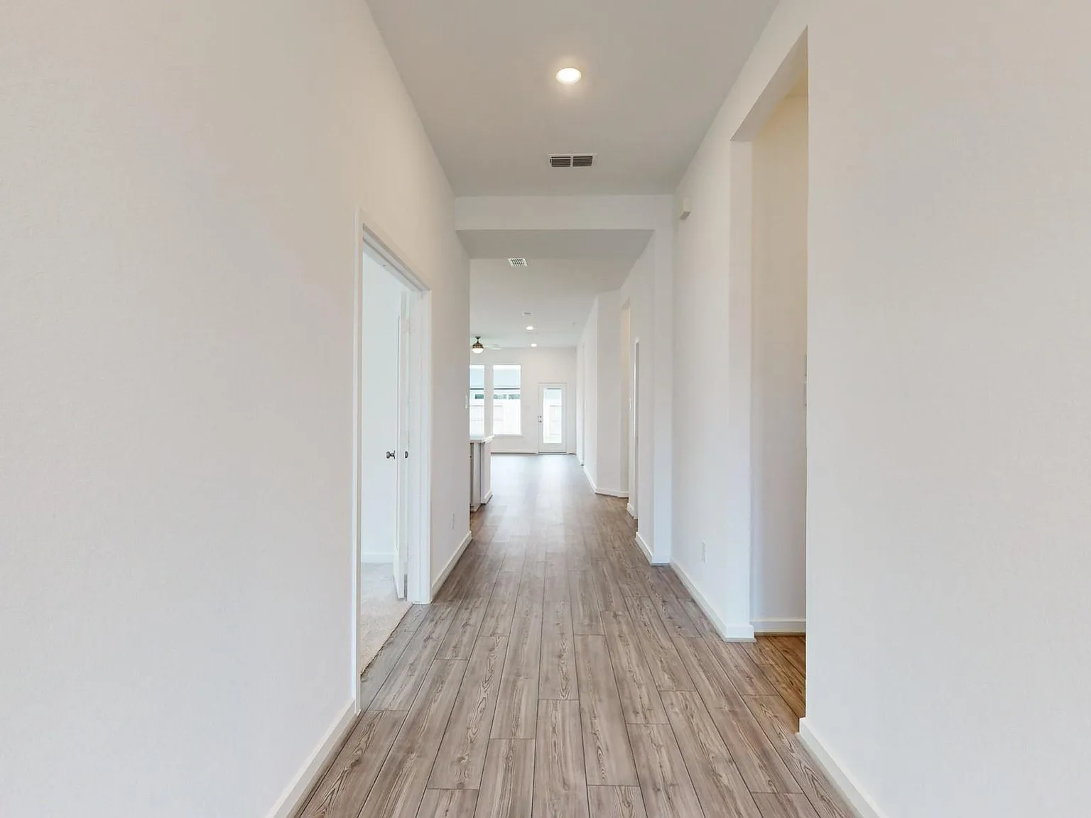 5 bed, 3.0 bath, 2283 sqft, $3,000 — Photo 3