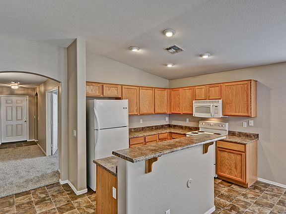 5th image of 605 S 153rd Ln