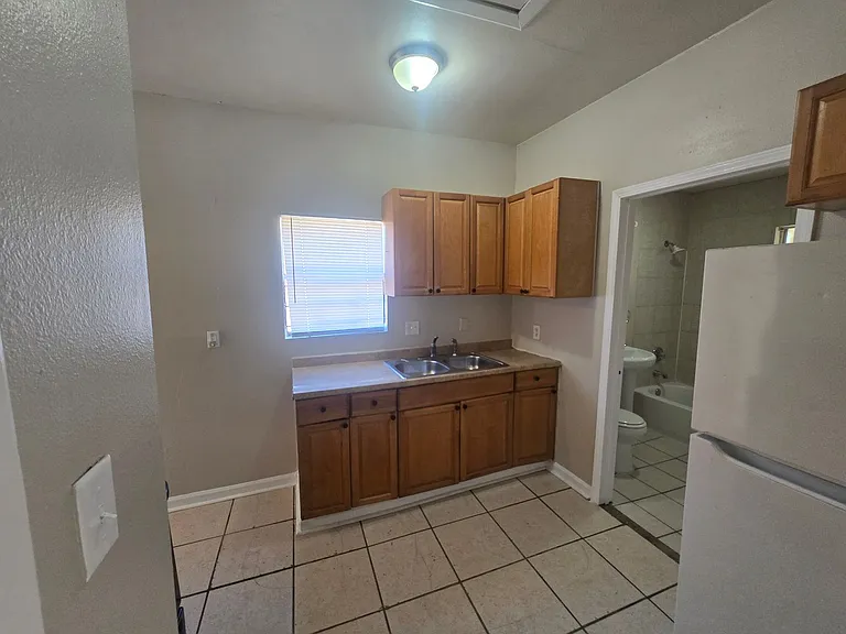 1313 Flood St — Photo 5