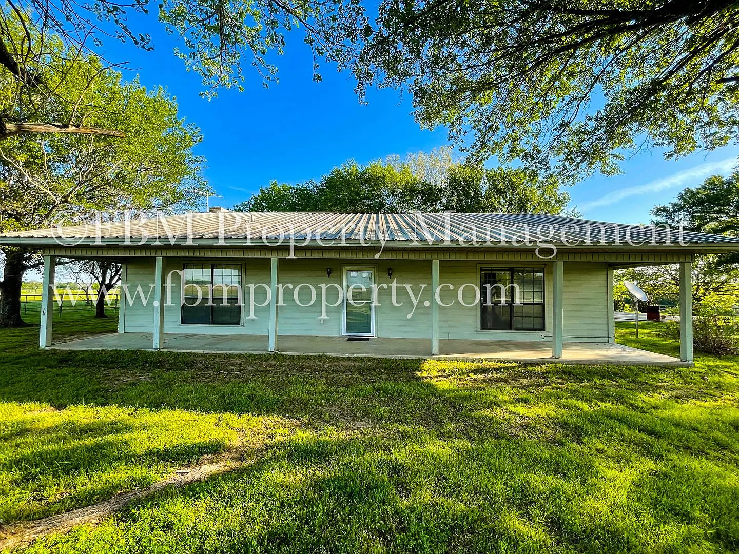 8217 SE CR 1020 - Beautiful 3 Bedroom, 2 Bathroom Brick Home in Corsicana, TX! — Photo 2