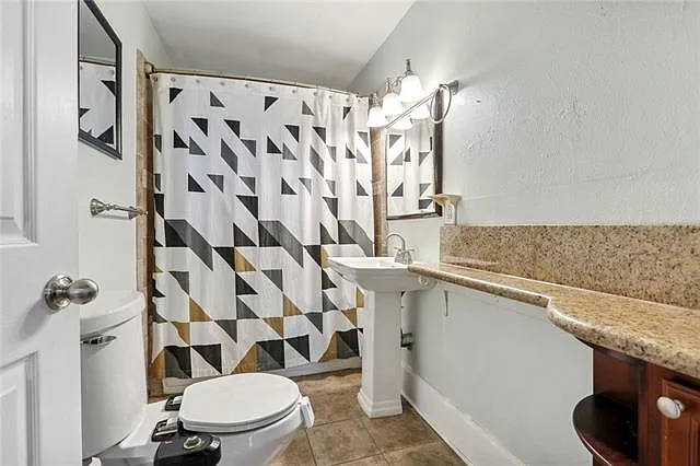 1136 Touro St — Photo 27